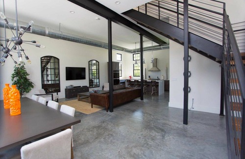 Middletown House | Spacious Compound for the Entire Family
