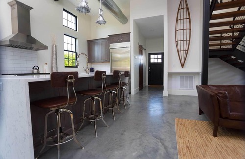 Middletown House | Spacious Compound for the Entire Family