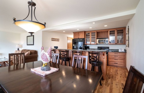 Bigfork Condo | Spacious condo at Flathead Lake w/private balcony, views & A/C - Marina Cay Gem