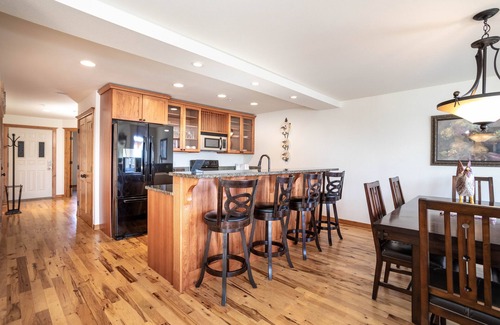 Bigfork Condo | Spacious condo at Flathead Lake w/private balcony, views & A/C - Marina Cay Gem