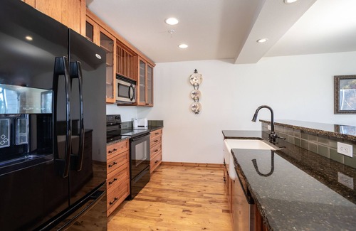 Bigfork Condo | Spacious condo at Flathead Lake w/private balcony, views & A/C - Marina Cay Gem