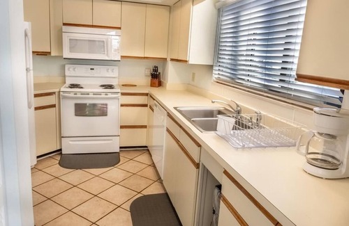 Myrtle Beach Condo | Spacious Condo on Myrtle Beach's North End, Close to Many Attractions - Carol