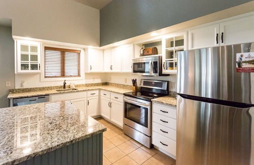 Nisswa Resort | Spacious Condo Steps from Gull Lake Shoreline with Fire Pits, Boat/Boat Lift Rentals