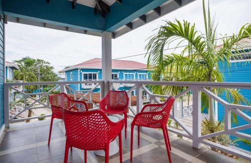 Placencia Resort | Spacious Condo w/ Kitchen, WiFi, & Balcony - Steps to Beach, Dining, & Shops