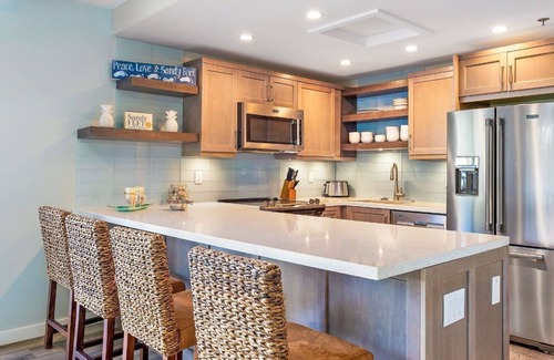 Kaanapali Condo | Spacious Corner Location with Wrap Around Lanai -BEST VALUE!