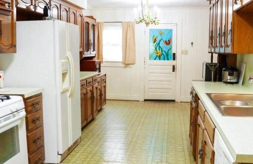 Downtown House | Spacious Corporate Lodging in Downtown Lafayette