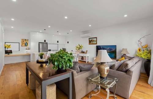 Port Melbourne House | Spacious & Cosy 4B3B near DFO & Convention Centre