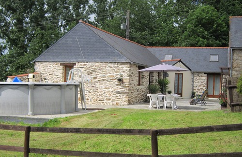 Pedernec Cottage | Spacious Cottage, sleeps 6, Private Pool, Barbeque, Gardens and Patio, WIFI, TV