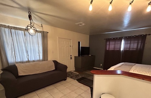Encanto Cottage | Spacious Cottage with easy access to it all!