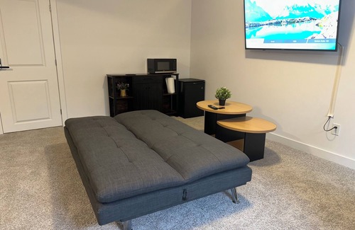 Clarence-Rockland House | Spacious Cozy Suite - Private Bath - King Bed - Free Parking - Self Check in
