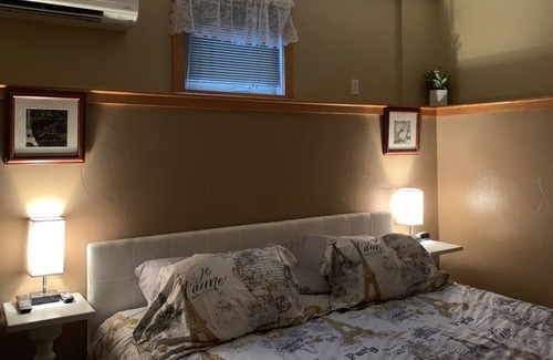 Tiverton Apartment | Spacious Cozy Fully equipped and updated 1 BR Apt