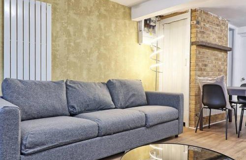 Chelmsford House | Spacious & Cozy Home - Ideal for Families & Groups
