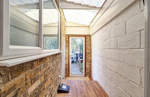 Chelmsford House | Spacious & Cozy Home - Ideal for Families & Groups