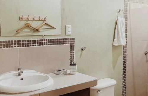 Drake Bay House | Spacious bungalow 1' walk to the beach, Drake Bay