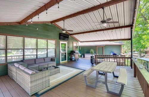 Gun Barrel City House | Spacious Deck Waterfront Home in Gun Barrel City!