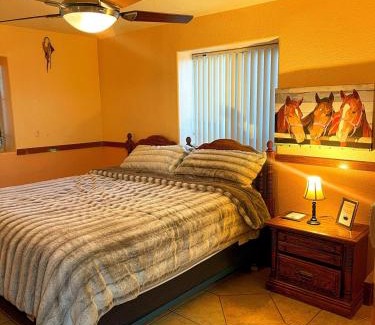 Marana House | Spacious Desert Getaway Scenic Views Hammock