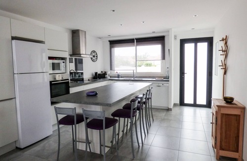 Palavas-les-Flots Villa | Spacious detached villa, garden, 100m from the beach, superb view of the pond.