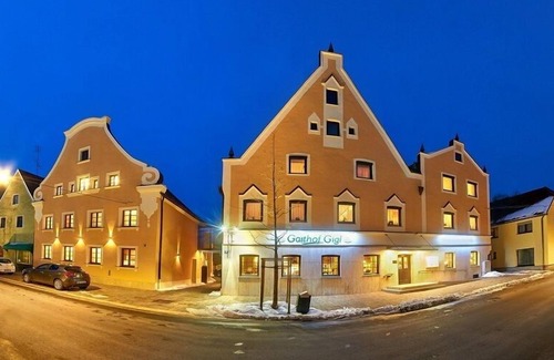 Neustadt an der Donau Apartment | Spacious double room "Theresia" (22sqm) with small living area