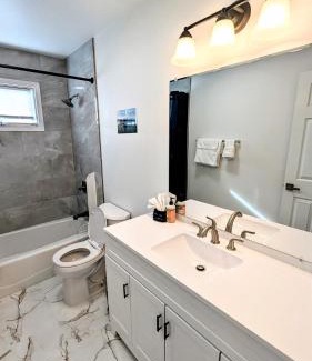 Downtown Anchorage Apartment | Spacious Downtown 2-bdrm Apartment