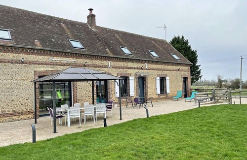 Moussonvilliers Cottage | Spacious Eco-friendly Home with Game Room, Sauna, and Large Garden - Ideal for Family Gatherings