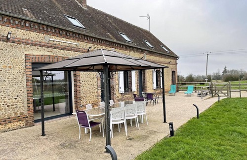 Moussonvilliers Cottage | Spacious Eco-friendly Home with Game Room, Sauna, and Large Garden - Ideal for Family Gatherings