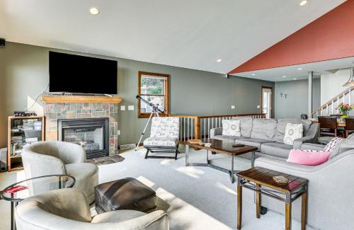 Lake Koshkonong House | Spacious Edgerton Home with Private Beach and Views!