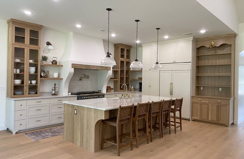 Lebanon House | Spacious English Cottage Nestled in the Nashville Woods