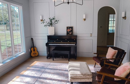 Lebanon House | Spacious English Cottage Nestled in the Nashville Woods