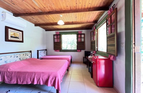 Paraty Bed & Breakfast | Spacious ensuite in forest in Paraty with delicious breakfast included
