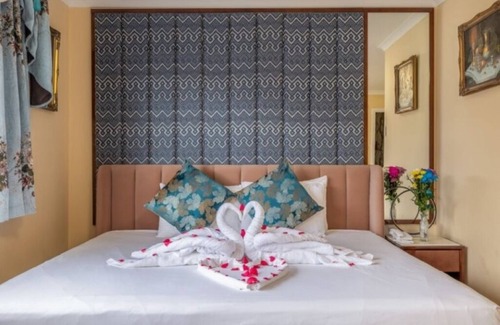 Fort William Hotel | Spacious Escape with Mountain Views & Easy Access to Outdoor Fun