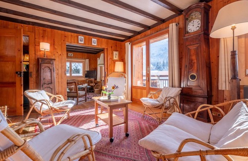 Montroc Ski Chalet | Spacious family chalet with balcony and garden
