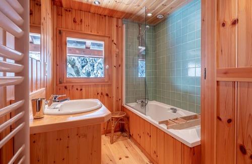 Montroc Ski Chalet | Spacious family chalet with balcony and garden