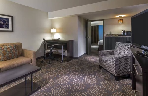 Camelback East Hotel | Spacious Family Getaway with Swimming Pool, Pet-Friendly & Close to Attractions