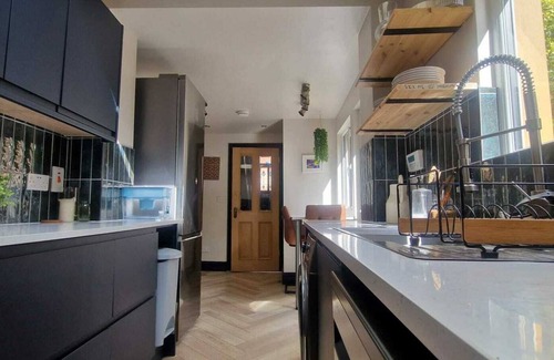 Dublin House | Spacious Family Haven On Edge of City Centre