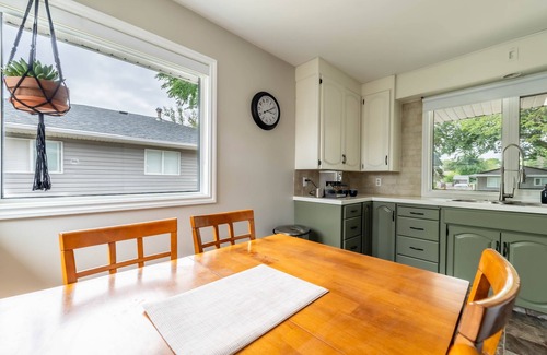 Moose Jaw House | Spacious family home with lots of room and a great entertainment space!