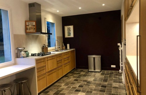 Jussieu House | Spacious family home with large garden