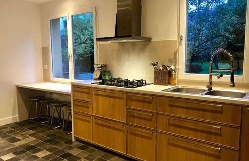 Jussieu House | Spacious family home with large garden