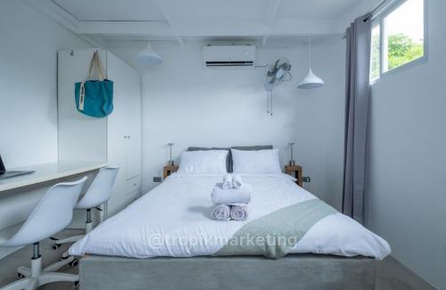 Catangnan Apartment | Spacious Family Home in General Luna Center with Wi-Fi, AC and Generator