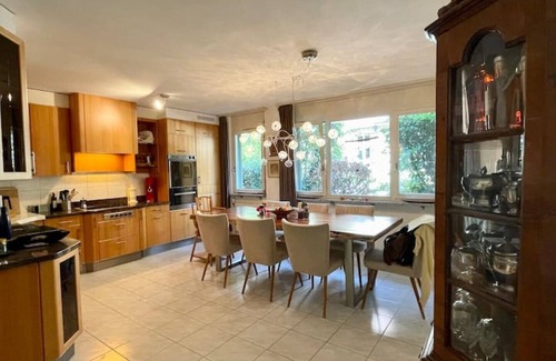 Breite Apartment | Spacious family home & private garden, 150m to Rhine, 8min tram to city center.