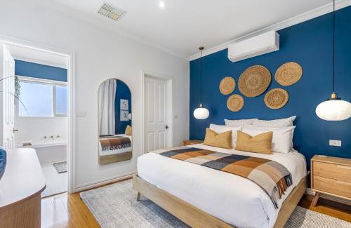 Pascoe Vale South House | Spacious Family Home with Balcony in Pascoe Vale
