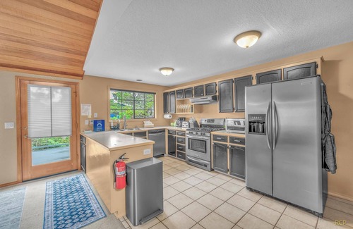 Seaside House | Spacious Family Home with Bikes, Beach Toys, Grill, Workspace