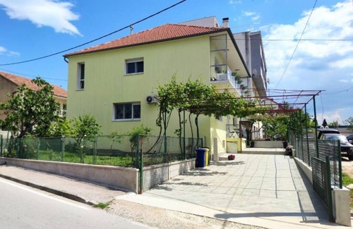 Cove Parja House | Spacious family home with large patio for chill & grill - Apartment Noel Knin