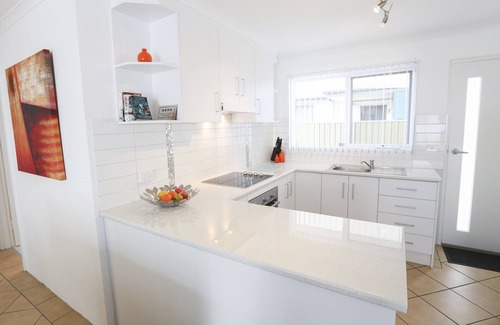 Mildura Central Business District Apartment | Spacious, family & pet friendly, Lovely Courtyard, Central Location, Free Wi Fi