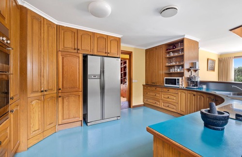 Torquay House | Spacious Family Retreat on Fischer (4)