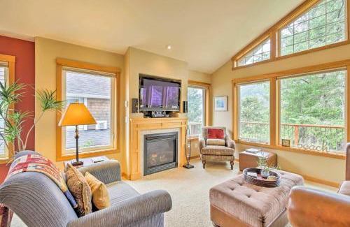 Manzanita House | Spacious Family Townhome Walk to Beach and Downtown