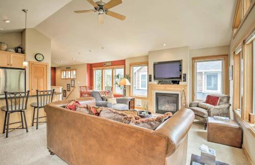 Manzanita House | Spacious Family Townhome Walk to Beach and Downtown