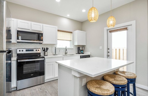 Corpus Christi House | Spacious Family Haven: Beach Life, Resort Living, & Recreation at Aruba Bay