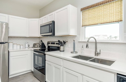 Corpus Christi House | Spacious Family Haven: Beach Life, Resort Living, & Recreation at Aruba Bay