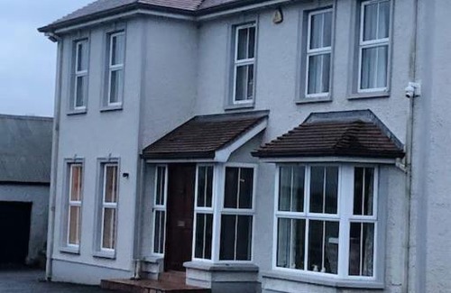 Omagh House | Spacious farmhouse with lovely views, Omagh & Ferm