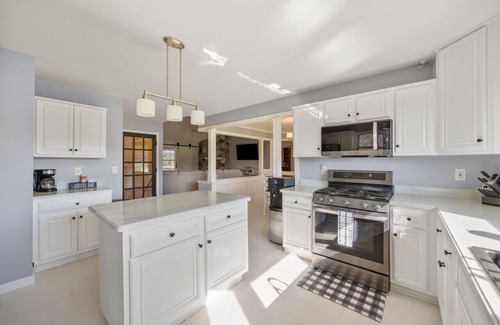 Casco House | Spacious Farmhouse with Hot Tub near Richmond MI